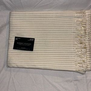 40” Robert Stanley Table Throw NWT